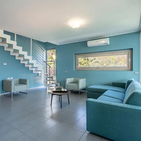 Aparthotel Bellagio Village- 4 Apartments By The Lake - Seasonal Warm Pool And Sauna 4*