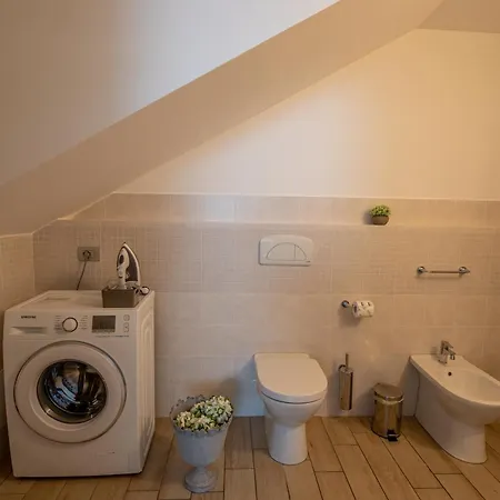 Bellagio Village- 4 Apartments By The Lake - Seasonal Warm Pool And Sauna Aparthotel 4*