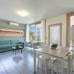 アパートホテル Bellagio Village - By The - Seasonal Warm Pool And Sauna Oliveto Lario
