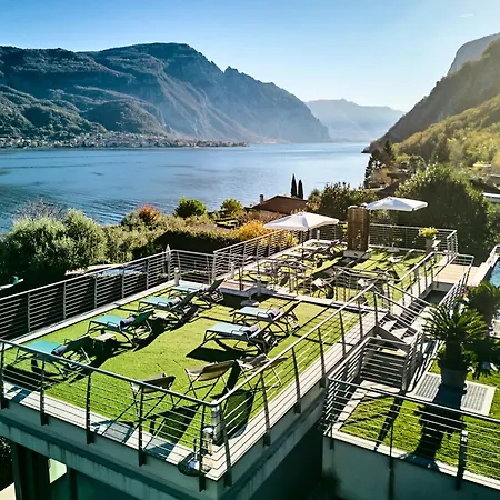 Bellagio Village - By The - Seasonal Warm Pool And Sauna Aparthotel Oliveto Lario