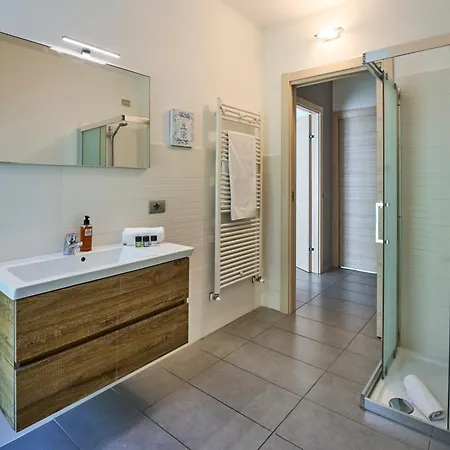 Bellagio Village - By The - Seasonal Warm Pool And Sauna Ξενοδοχείο με διαμερίσματα 4*