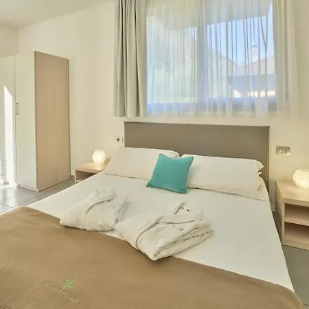 Bellagio Village - By The - Seasonal Warm Pool And Sauna 4*