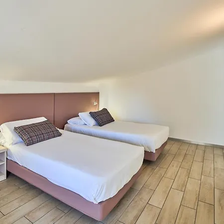 Aparthotel Bellagio Village - By The - Seasonal Warm Pool And Sauna Oliveto Lario