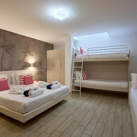 Bellagio Village - By The - Seasonal Warm Pool And Sauna Oliveto Lario