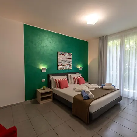 Апарт-отель Bellagio Village - By The - Seasonal Warm Pool And Sauna 4*