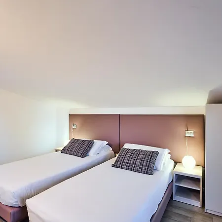 Bellagio Village - By The - Seasonal Warm Pool And Sauna Aparthotel Oliveto Lario